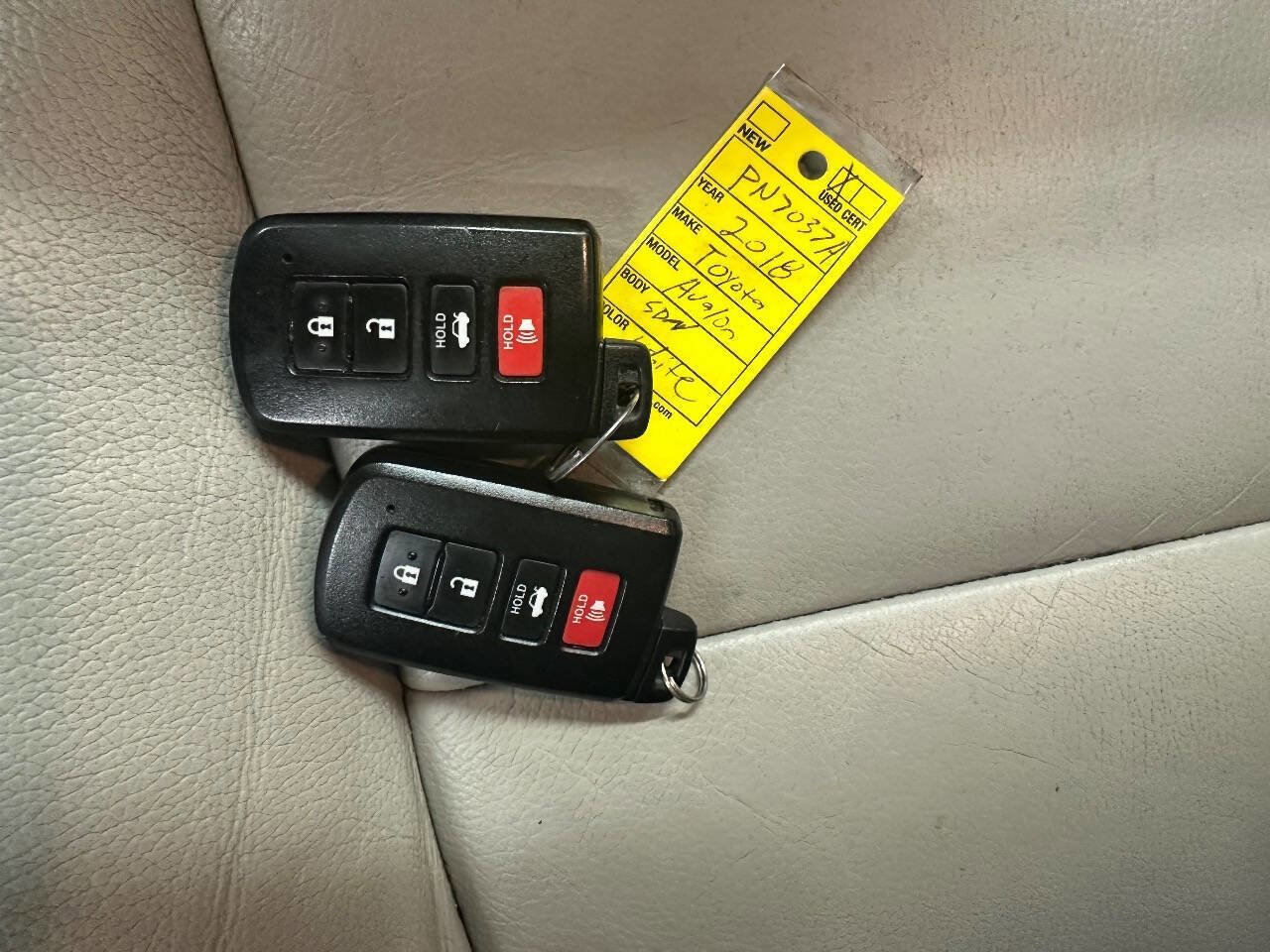 Used 2018 Toyota Avalon XLE image 25