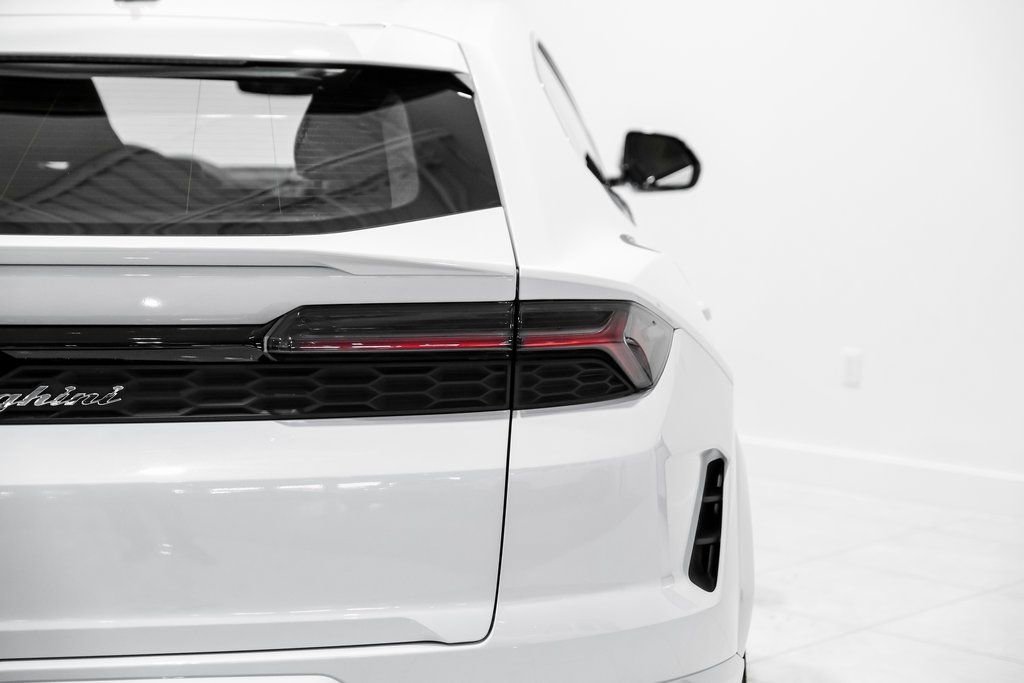 Used 2025 Lamborghini Urus SE AWD/4WD image 57