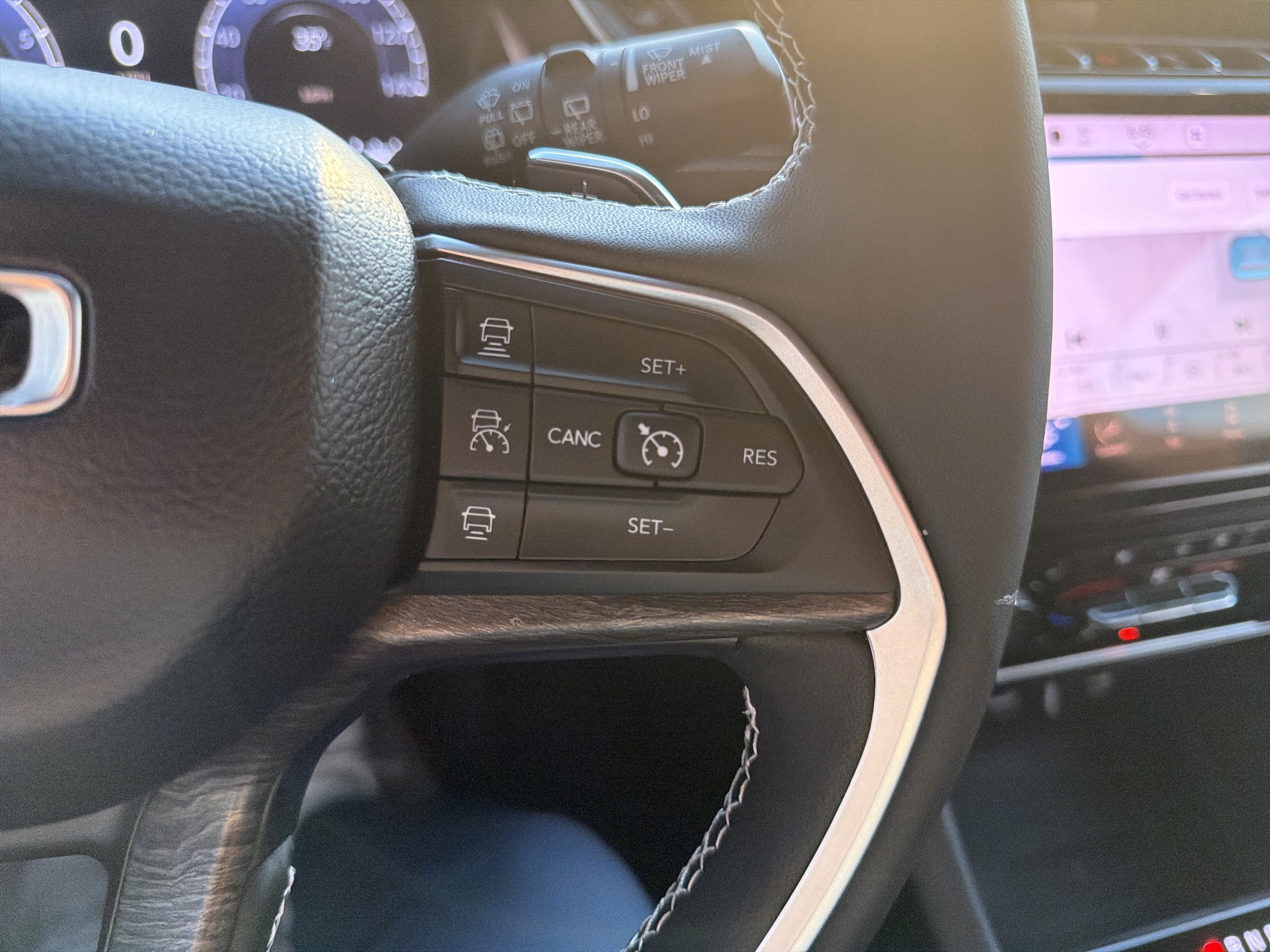 Used 2025 Jeep Grand Cherokee Limited w/ Luxury Tech Group II image 19