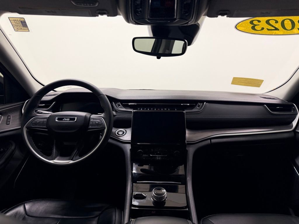 Used 2023 Jeep Grand Cherokee Limited w/ Black Appearance Package image 14