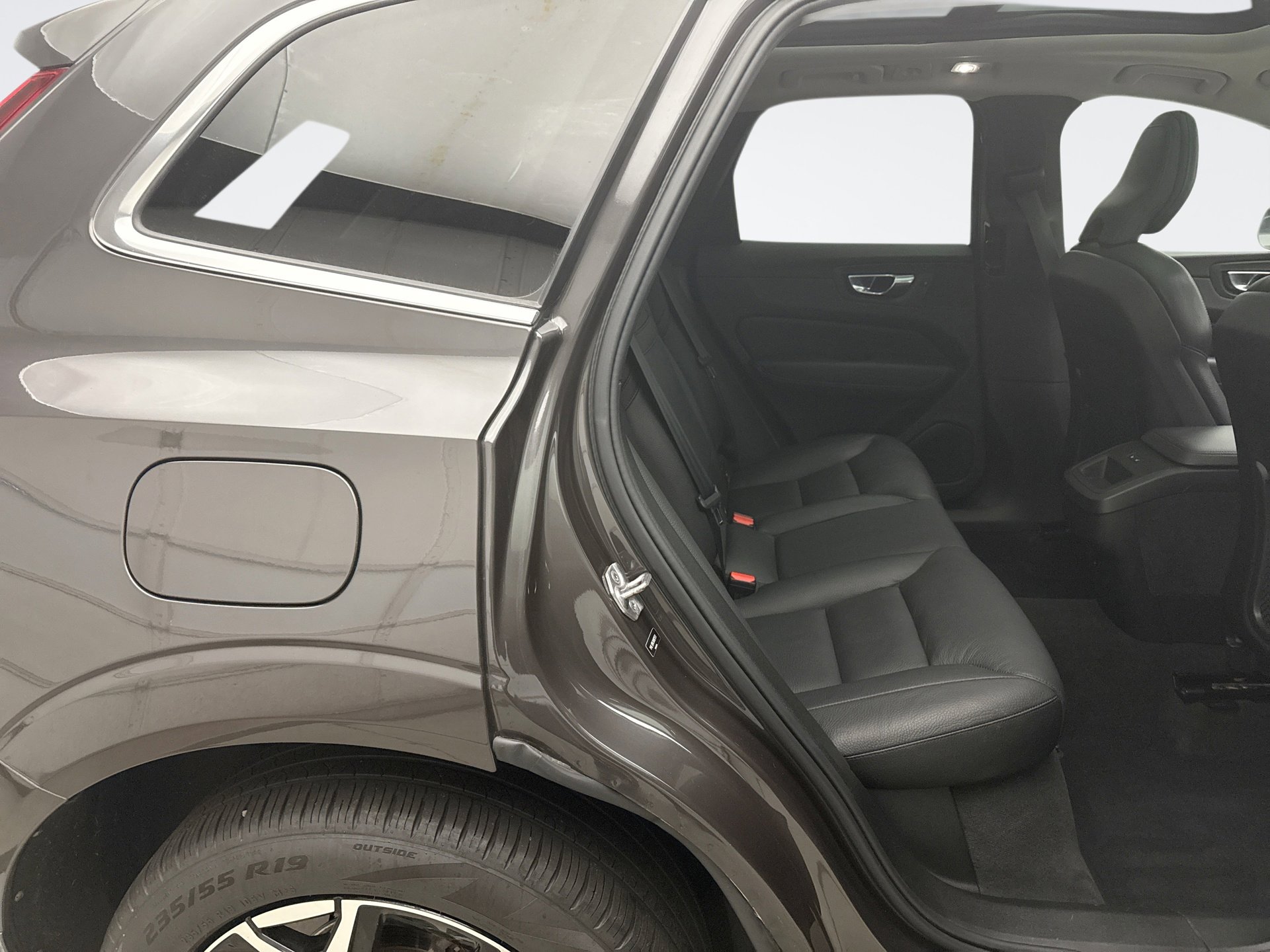 Used 2022 Volvo XC60 B5 Momentum w/ Climate Package image 20