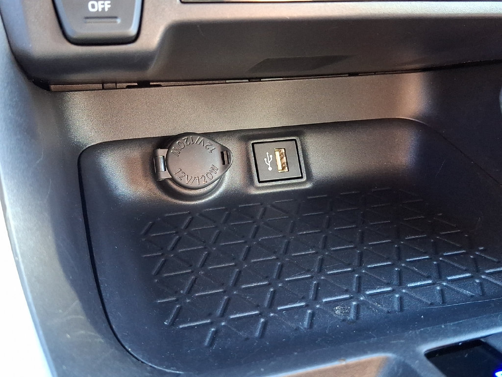 Used 2025 Toyota RAV4 LE AWD/4WD image 25