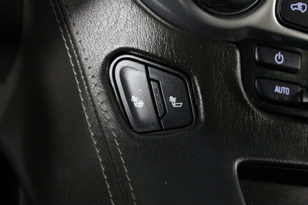 Used 2019 Chevrolet Suburban LT RWD image 23