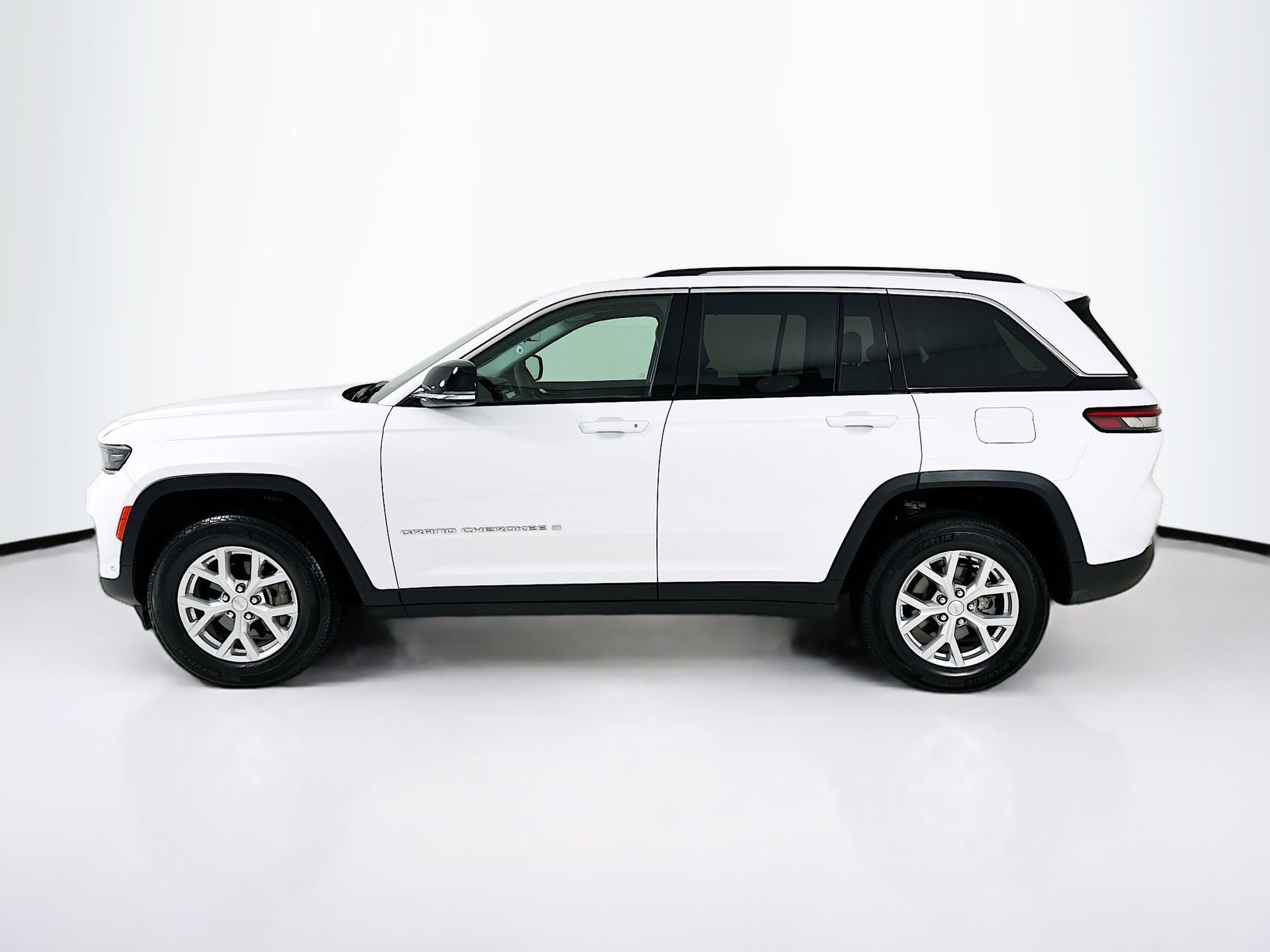 Used 2024 Jeep Grand Cherokee Limited w/ Luxury Tech Group II AWD/4WD image 5