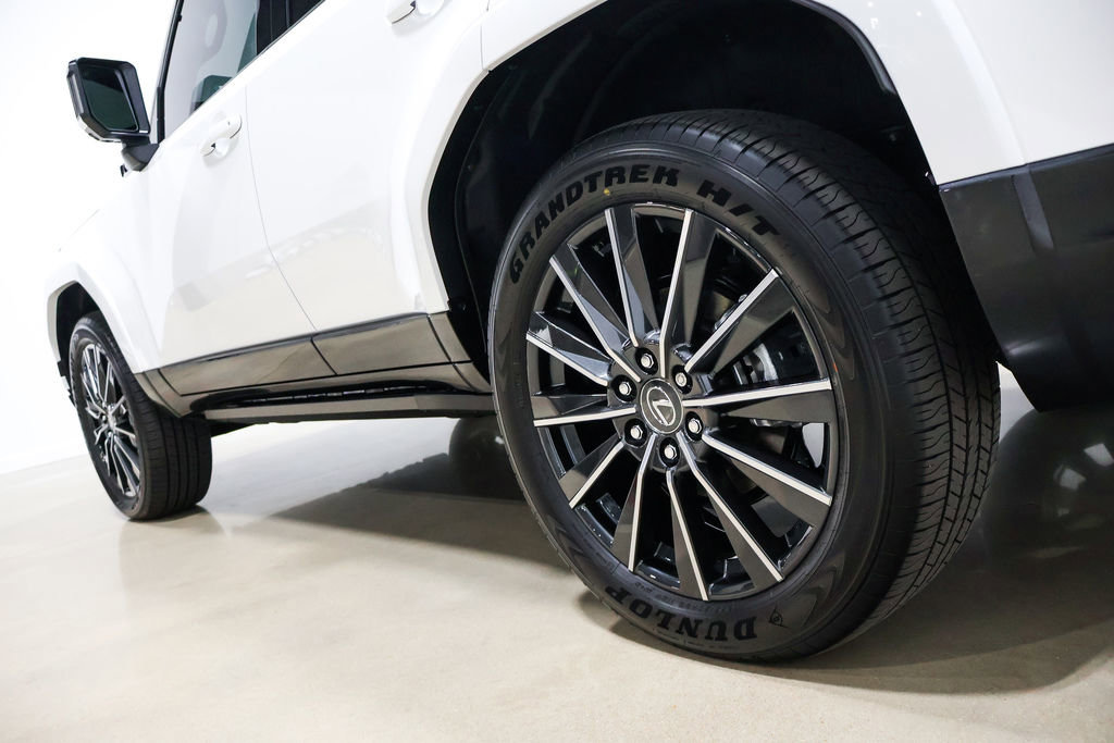 Used 2026 Lexus GX 550 w/ Accessory Package (2T) AWD/4WD image 10