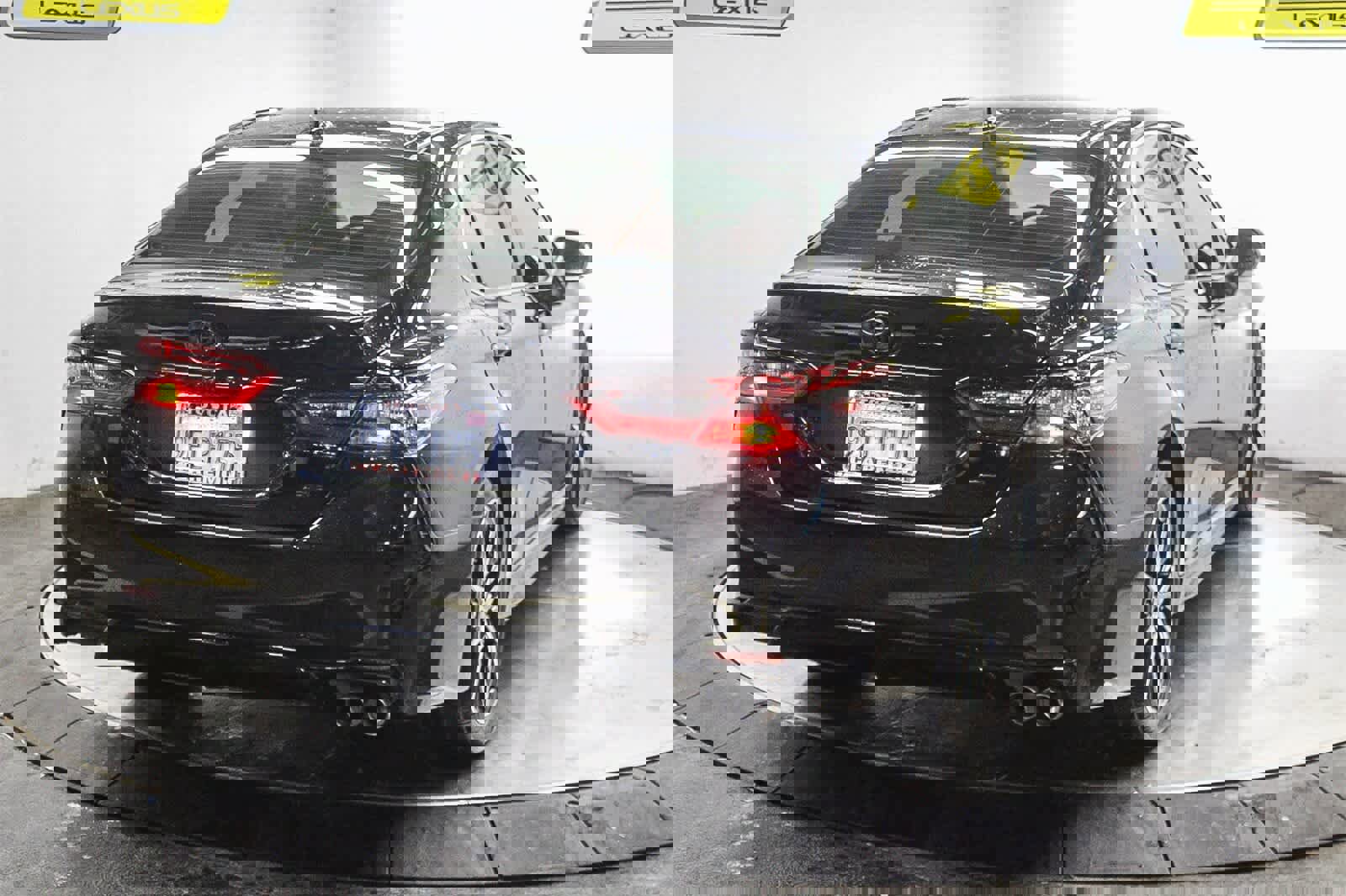 Used 2023 Toyota Camry SE image 6