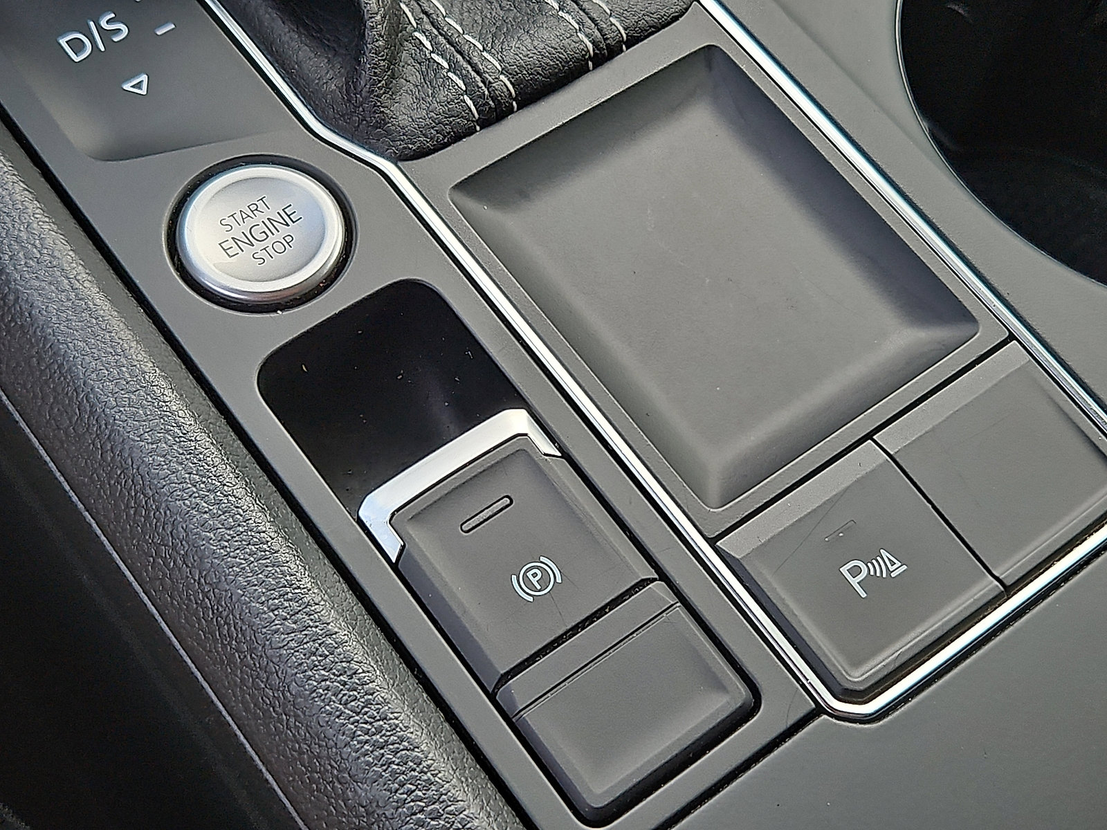 Used 2021 Volkswagen Atlas Cross Sport SE image 24