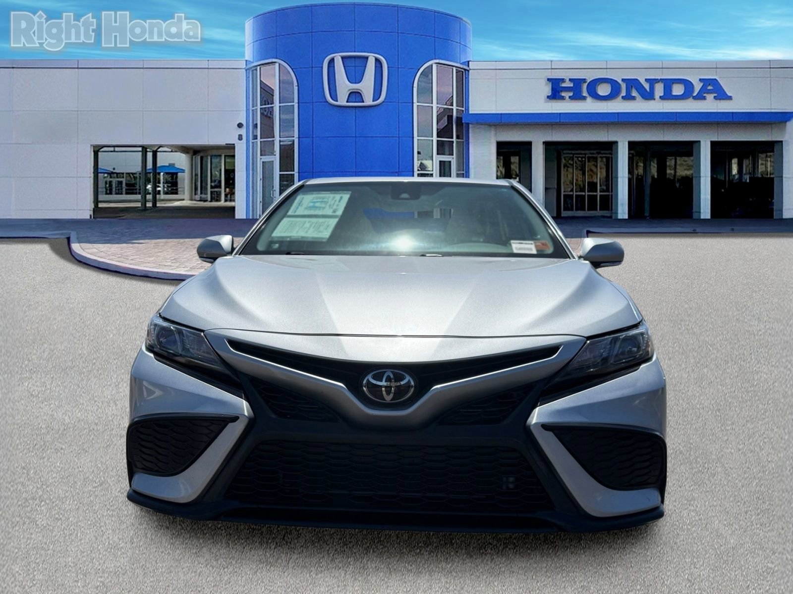 Used 2024 Toyota Camry SE FWD image 5