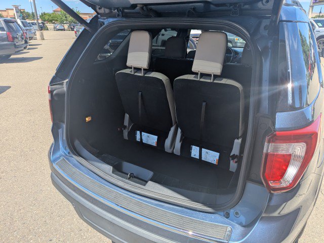 Used 2018 Ford Explorer XLT w/ Equipment Group 202A AWD/4WD image 28