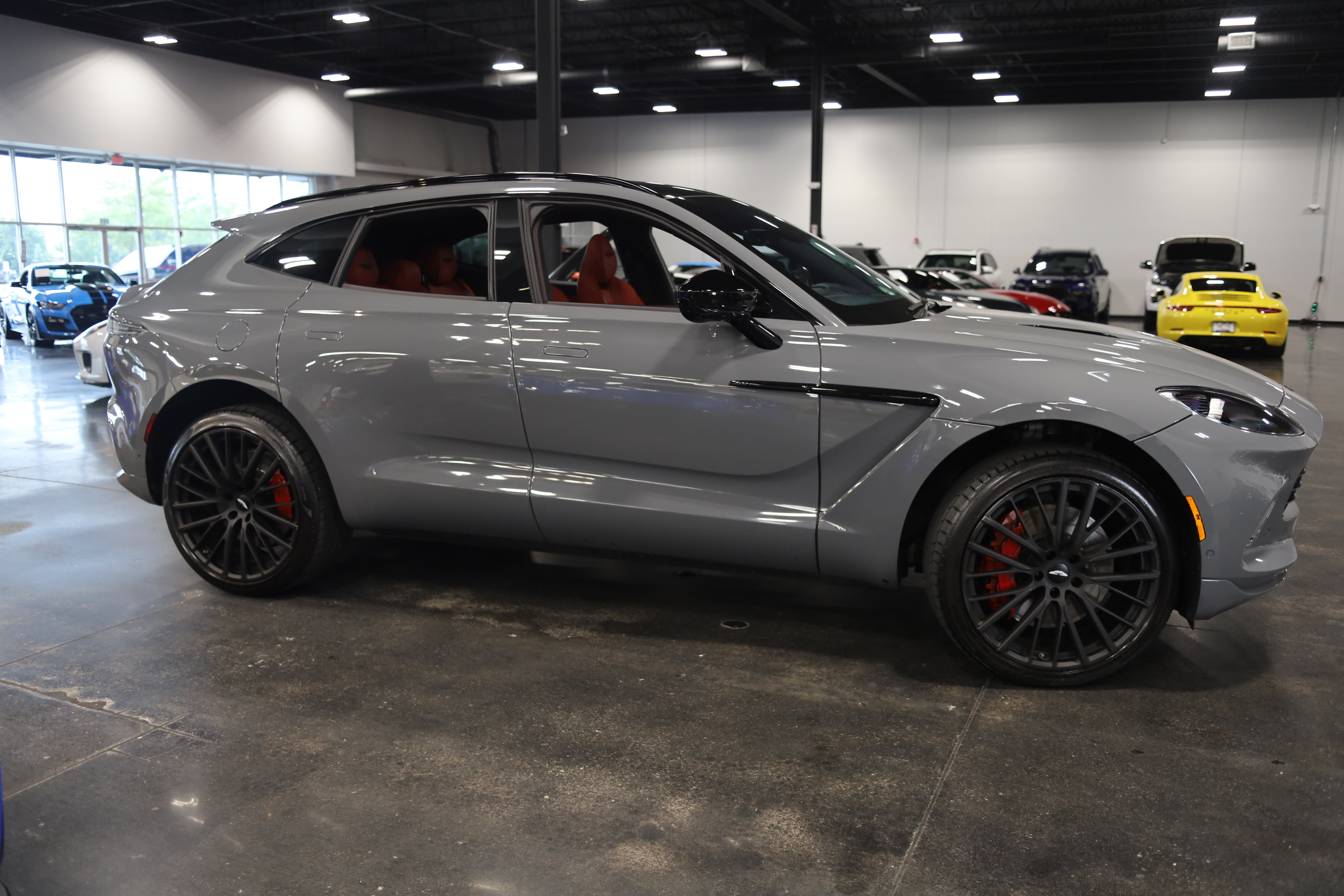Used 2022 Aston Martin DBX AWD/4WD image 8