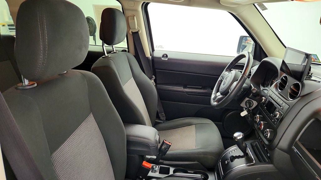 Used 2014 Jeep Patriot Latitude AWD/4WD image 23
