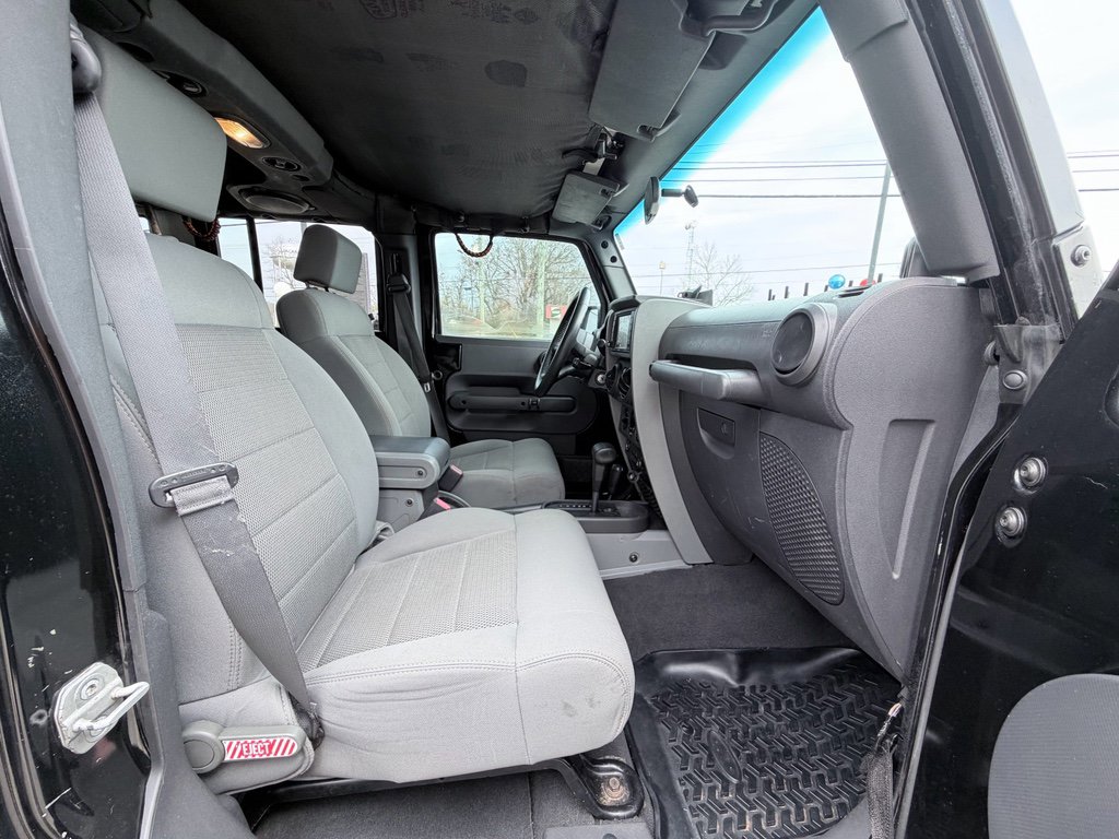 Used 2009 Jeep Wrangler Unlimited Rubicon w/ Dual Top Group image 17