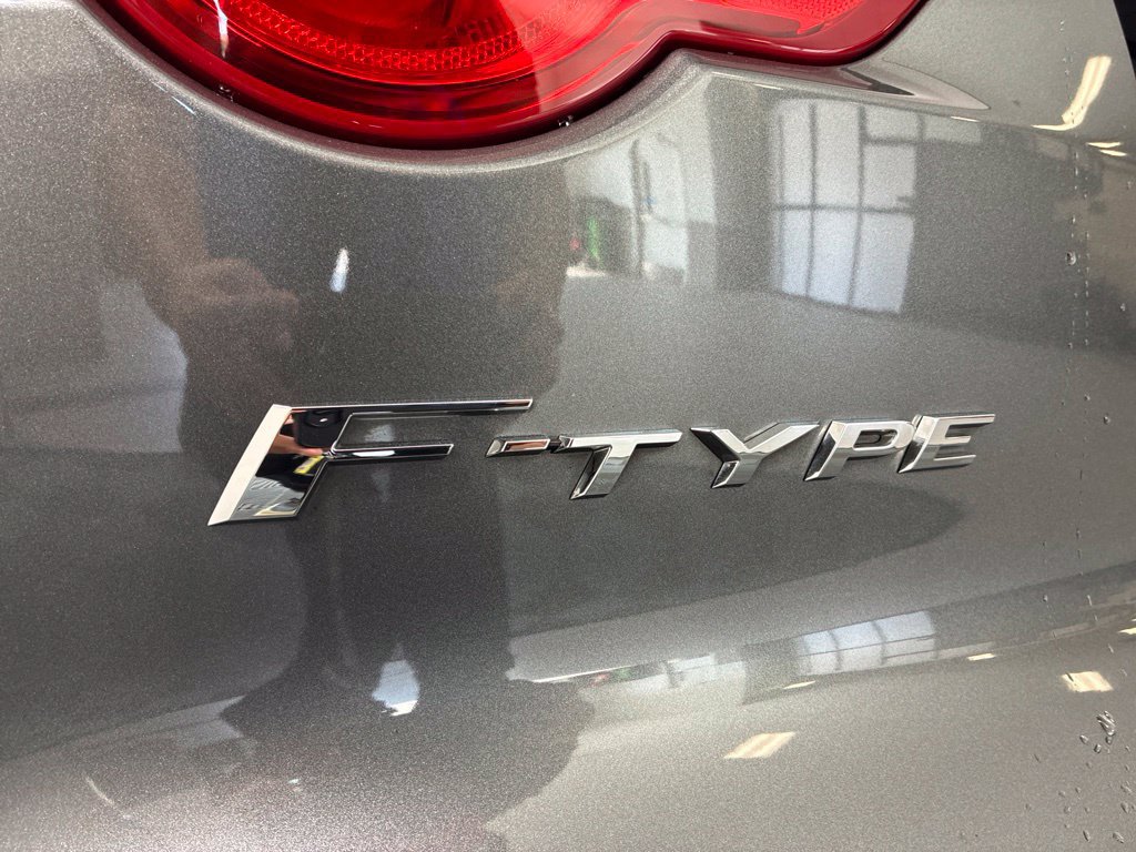 Used 2017 Jaguar F-TYPE R AWD/4WD image 31