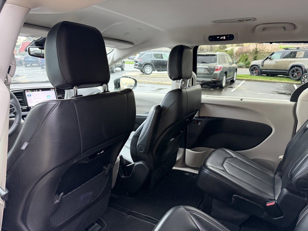 Used 2024 Chrysler Pacifica Touring-L image 30