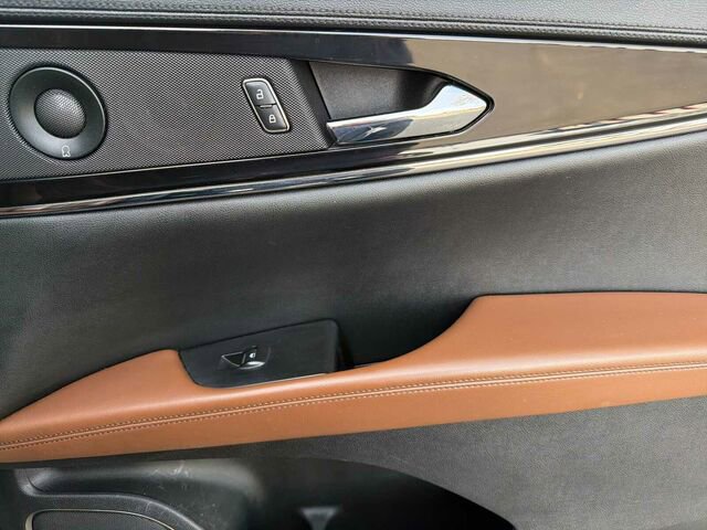 Used 2021 Lincoln Nautilus Reserve image 22