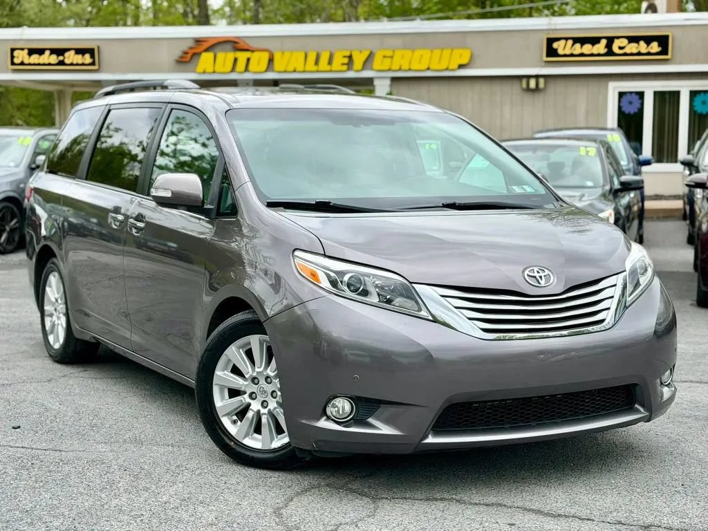 Used 2015 Toyota Sienna Limited Premium FWD image 1