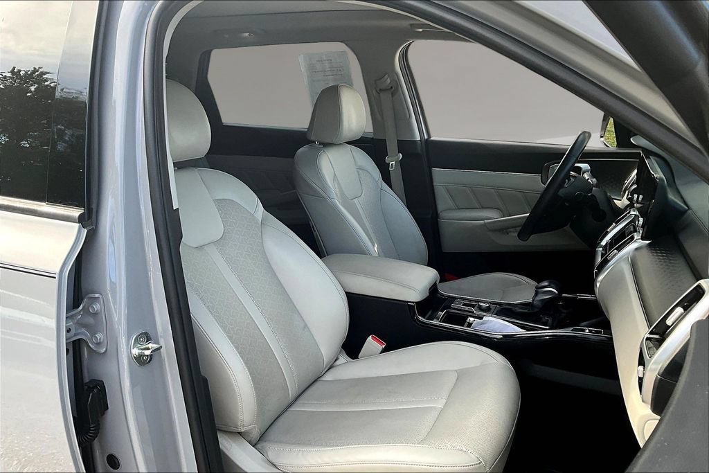 Certified 2023 Kia Sorento SX AWD/4WD image 28