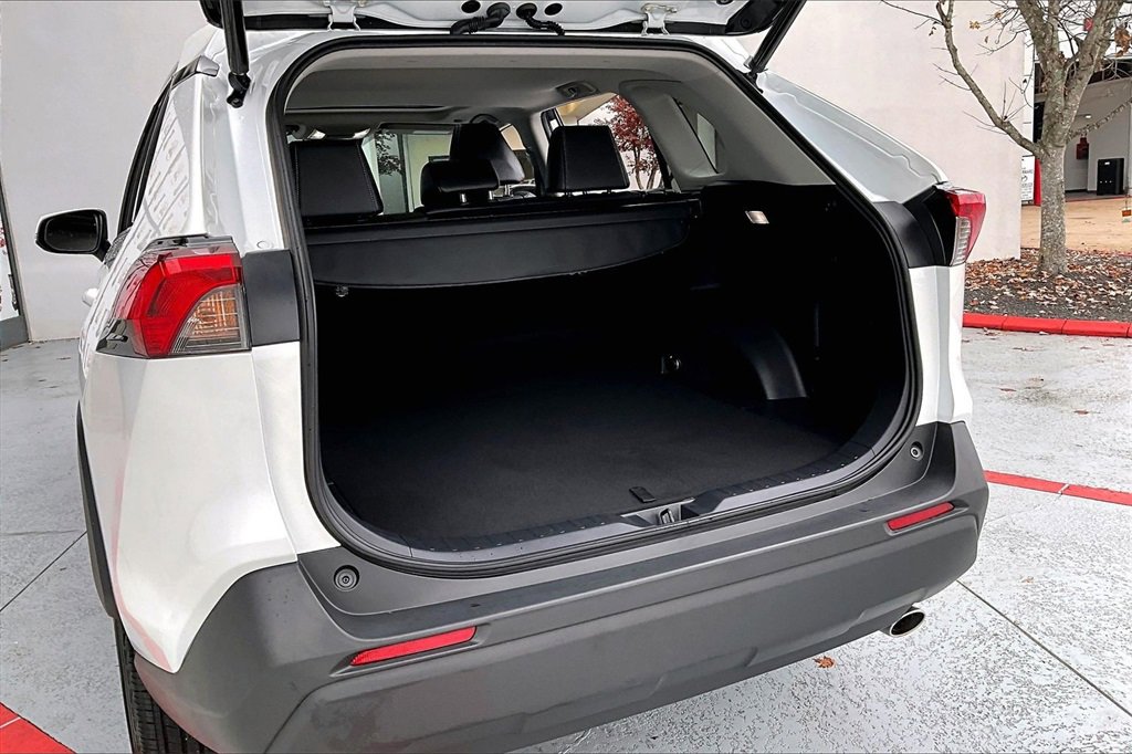 Used 2023 Toyota RAV4 XLE Premium image 22
