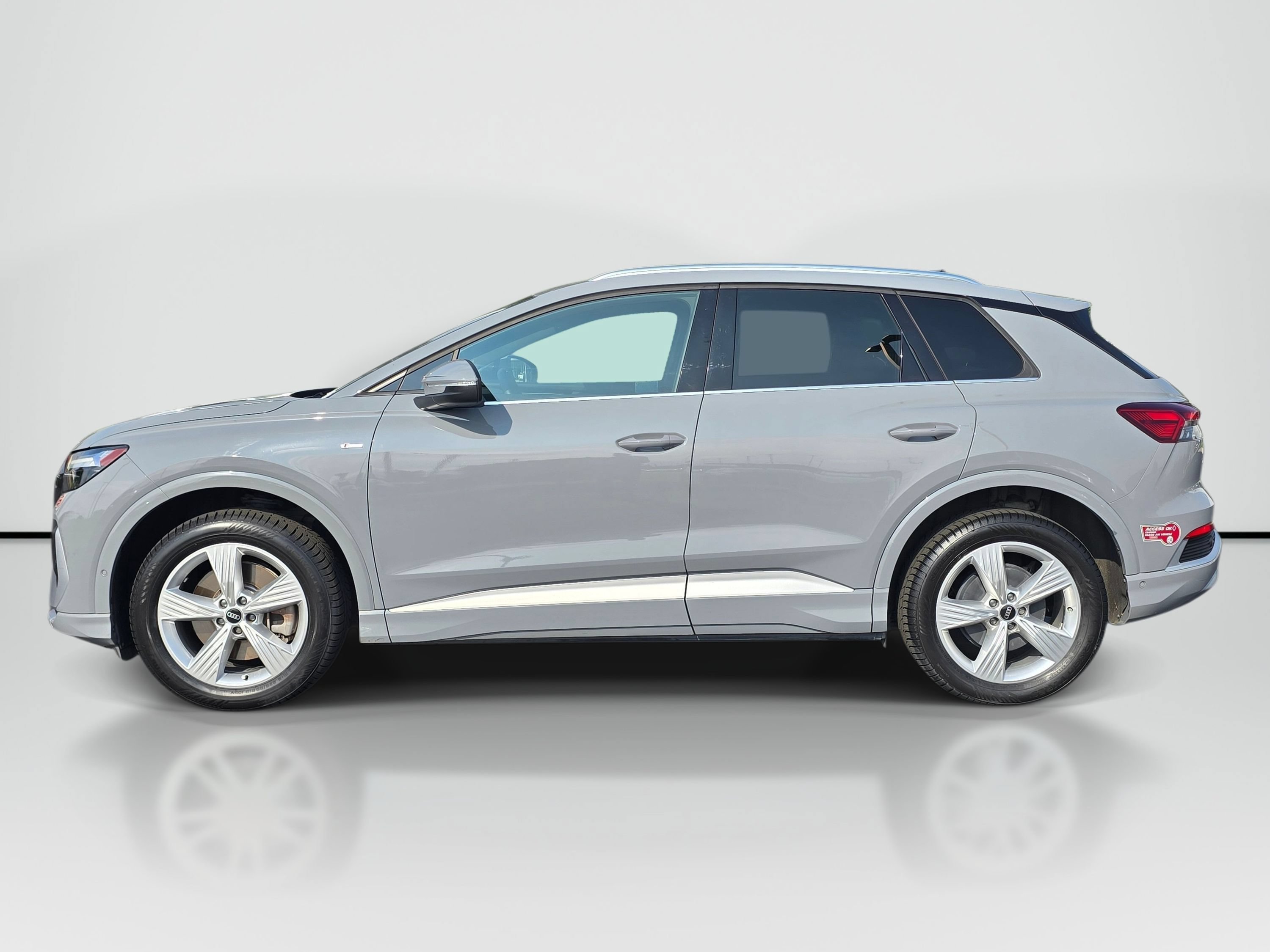 Used 2023 Audi Q4 e-tron Premium Plus w/ Premium Plus AWD/4WD image 2