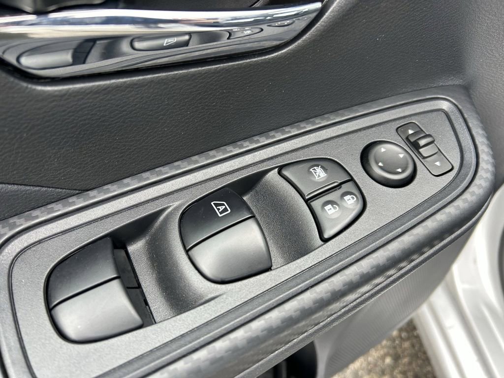 Used 2025 Nissan Versa SV w/ Trunk Package image 24