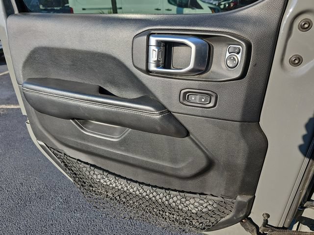 Used 2018 Jeep Wrangler Unlimited Sahara AWD/4WD image 30
