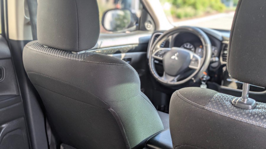 Used 2020 Mitsubishi Outlander ES FWD image 25