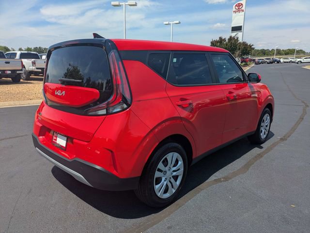 Used 2025 Kia Soul LX FWD image 4