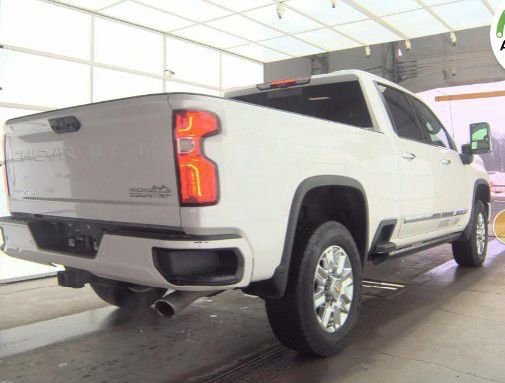 Used 2024 Chevrolet Silverado 2500 High Country w/ High Country Premium Package image 3