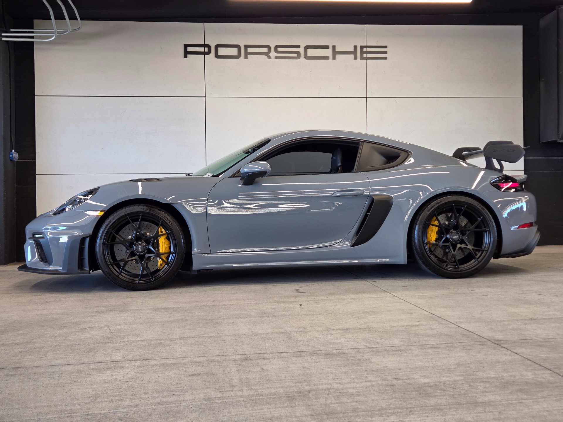 Certified 2023 Porsche 718 Cayman GT4 RS RWD image 2