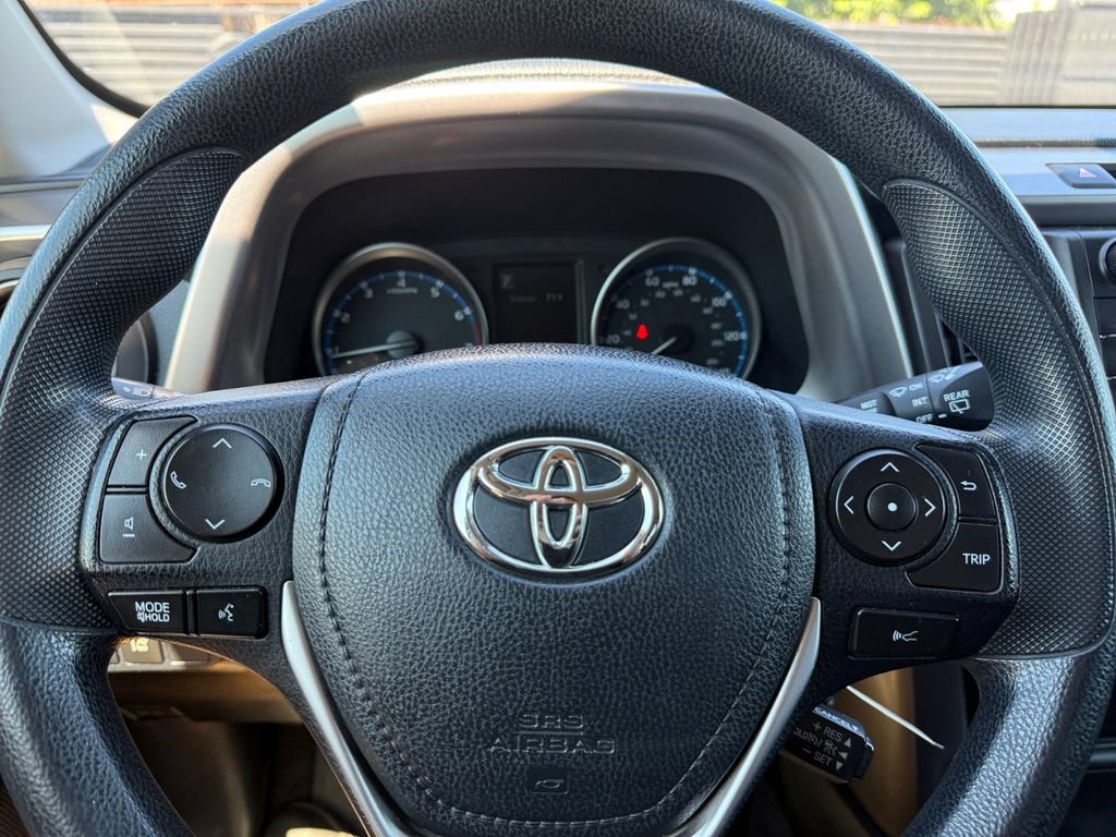 Certified 2018 Toyota RAV4 LE w/ All Weather Liner Package AWD/4WD image 32