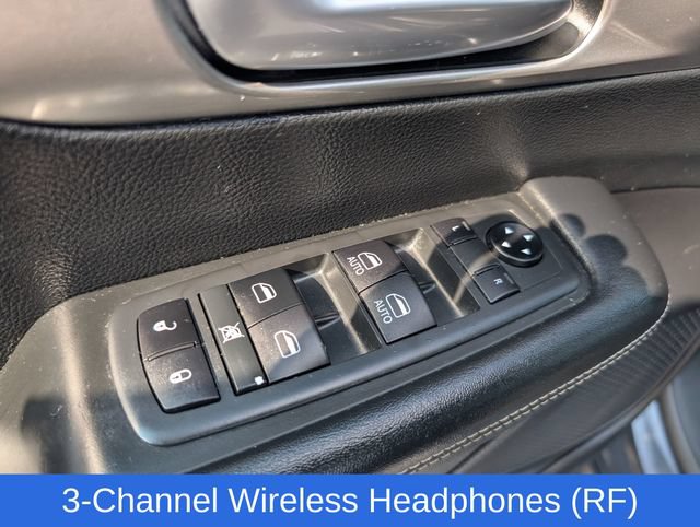 Used 2020 Chrysler Pacifica Touring-L w/ Advanced Safetytec Group AWD/4WD image 19