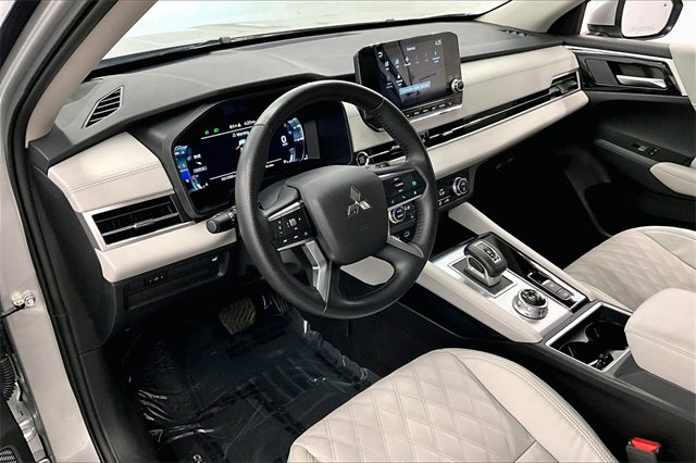 Used 2024 Mitsubishi Outlander SEL image 12