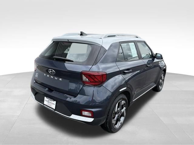 Used 2021 Hyundai Venue FWD image 2
