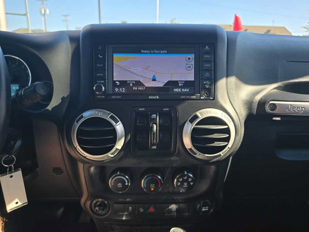 Used 2018 Jeep Wrangler Unlimited Sahara AWD/4WD image 14