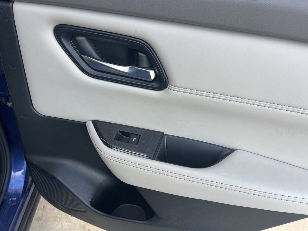 Used 2022 Nissan Rogue SV w/ SV Premium Package image 24