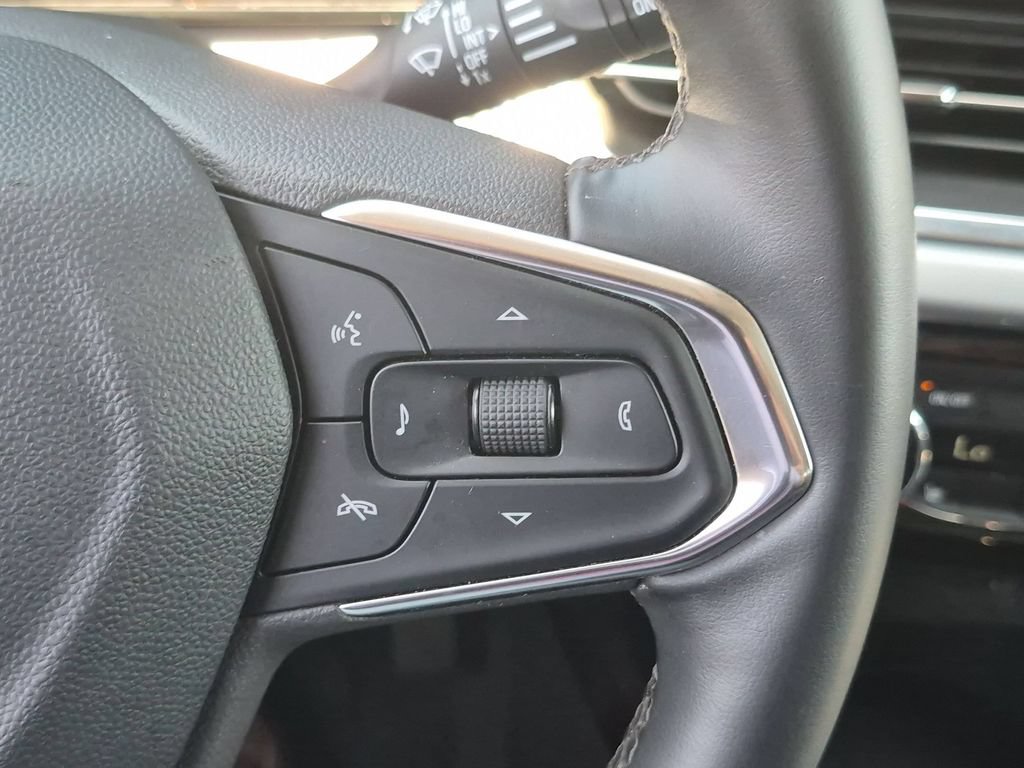 Used 2025 Chevrolet Trax LT w/ LT Convenience Package FWD image 22