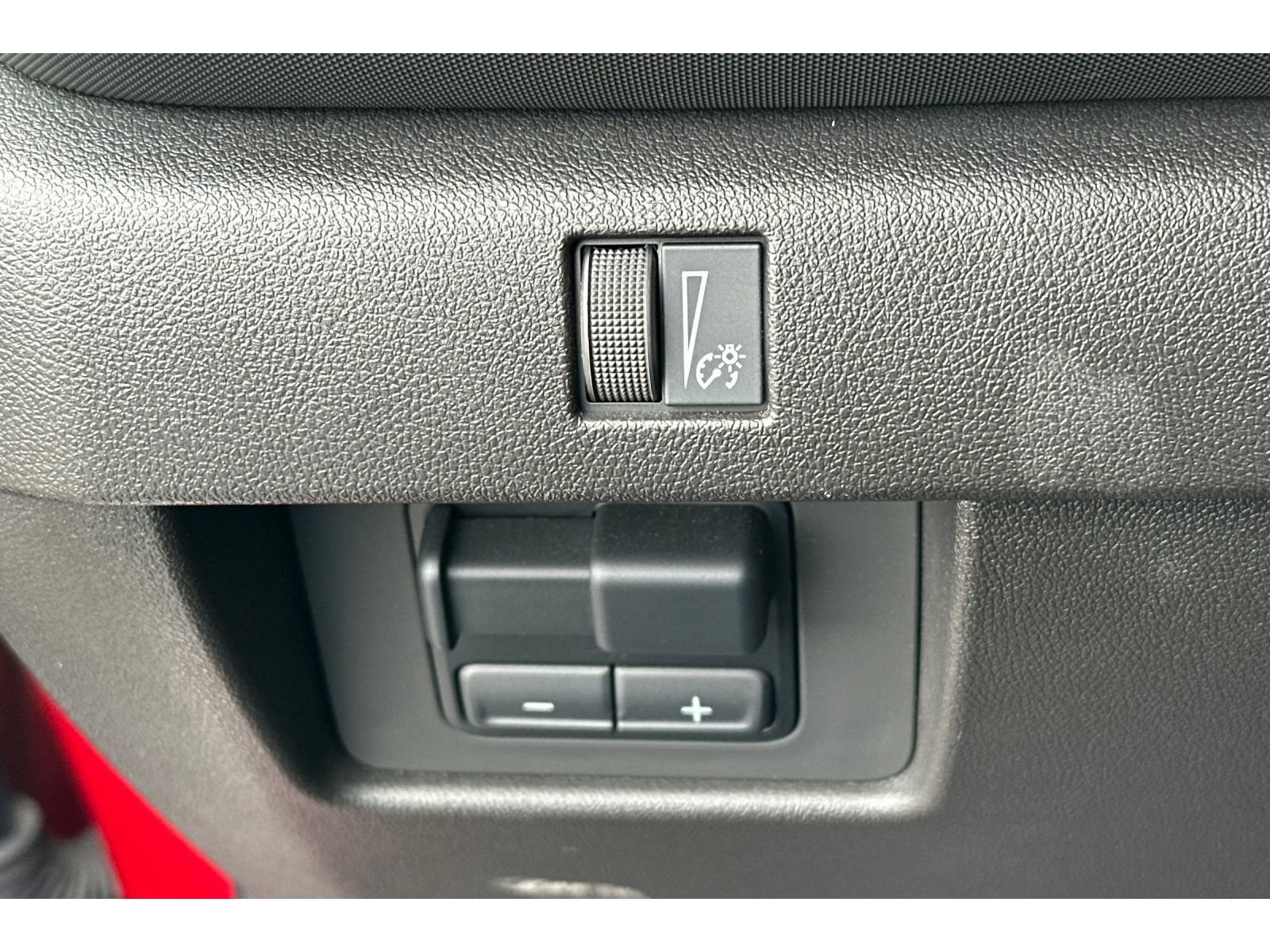 Used 2025 Chevrolet Colorado Z71 AWD/4WD image 31