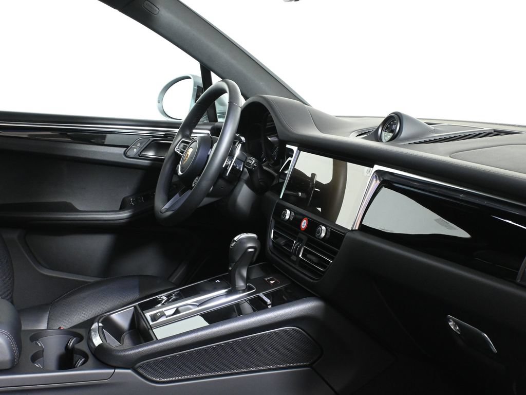 Used 2026 Porsche Macan AWD/4WD image 38