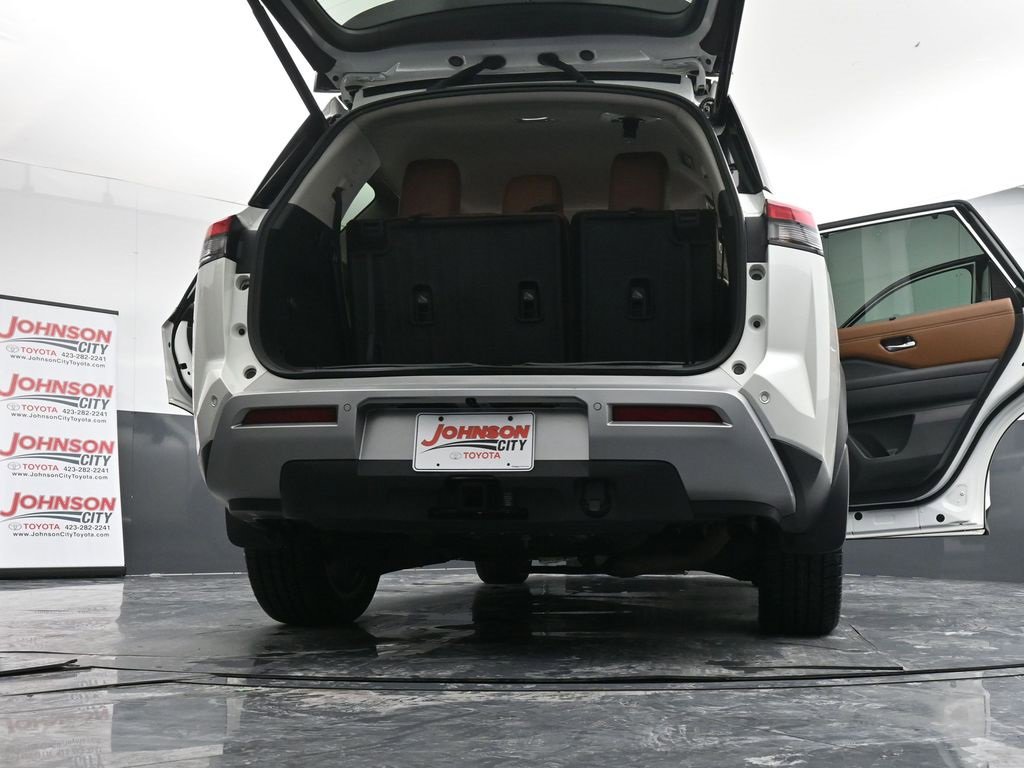 Used 2024 Nissan Pathfinder Platinum w/ Cargo Package image 46