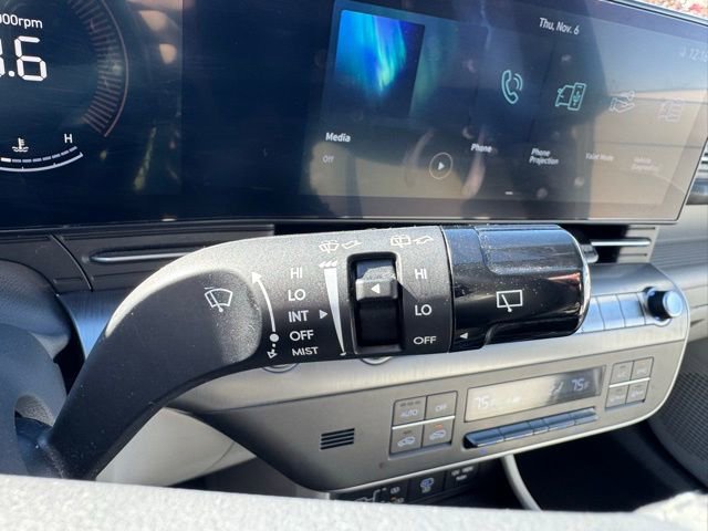 Used 2024 Hyundai Kona SEL image 31