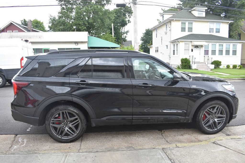 Used 2025 Ford Explorer ST-Line AWD/4WD image 5