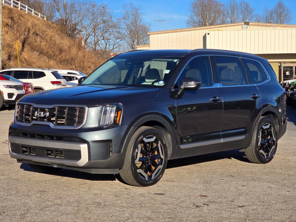 Used 2023 Kia Telluride S w/ S Sunroof Package image 2