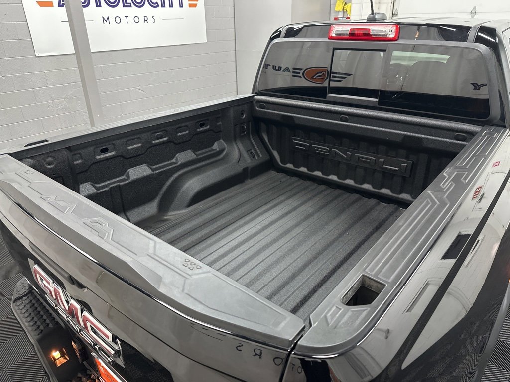 Used 2024 GMC Canyon Denali image 11