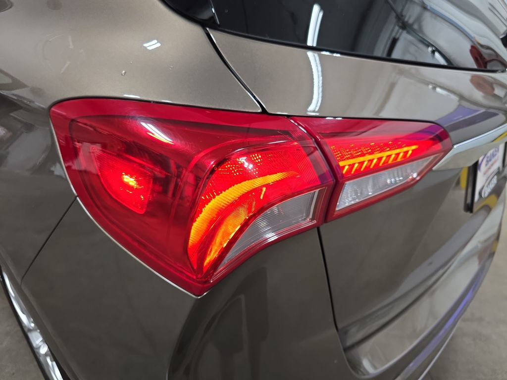 Used 2019 Buick Envision Premium w/ Driver Confidence Package AWD/4WD image 38