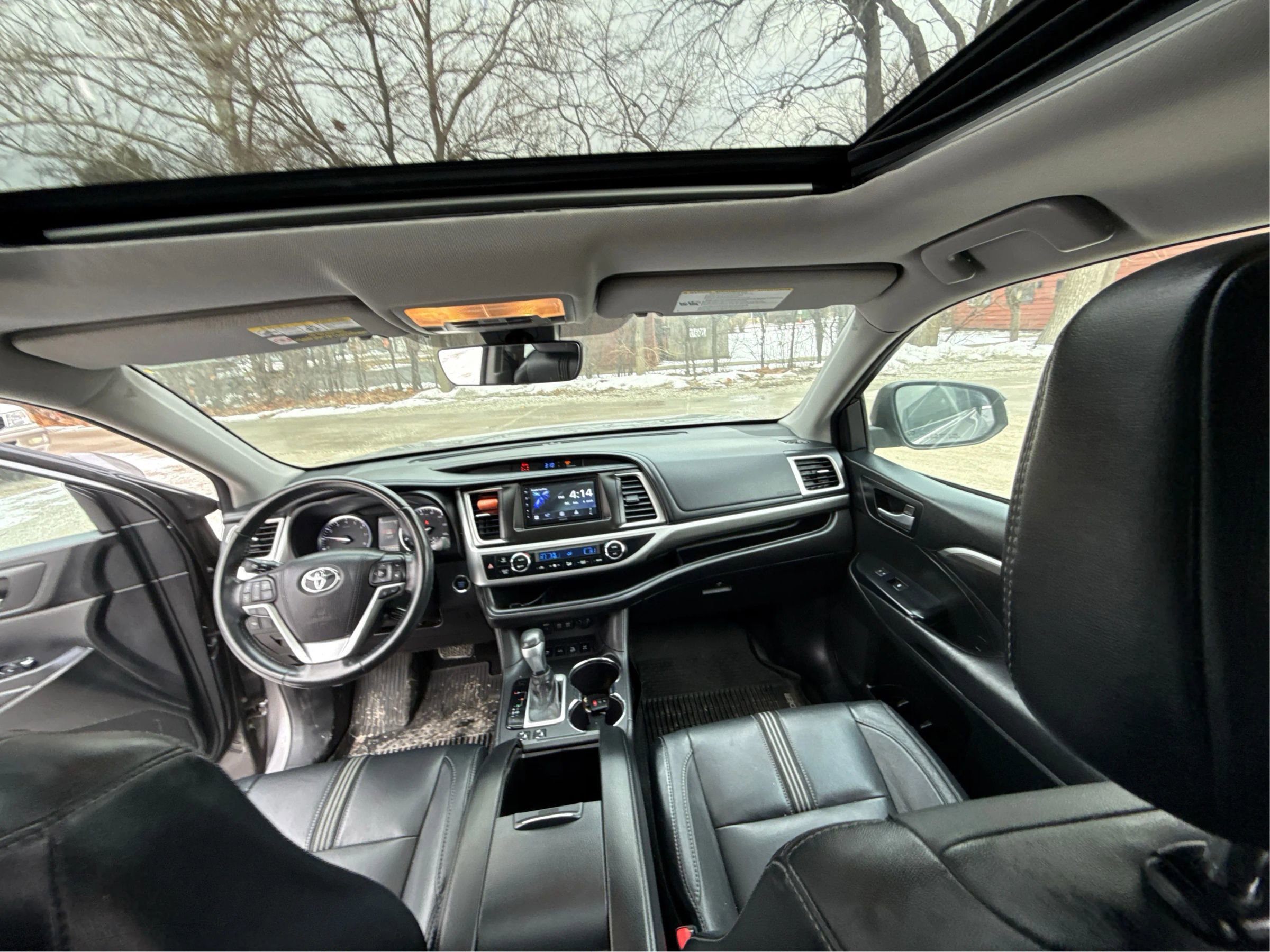 Used 2017 Toyota Highlander SE image 24