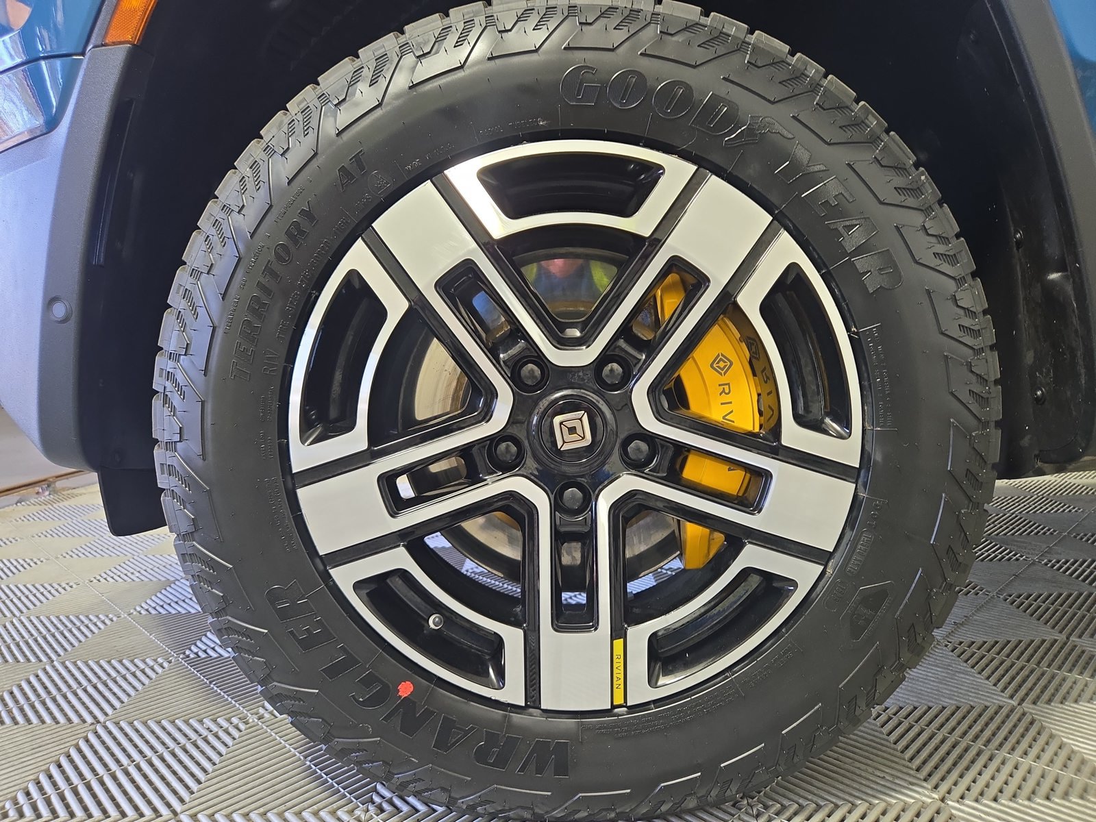 Used 2022 Rivian R1T Adventure AWD/4WD image 9