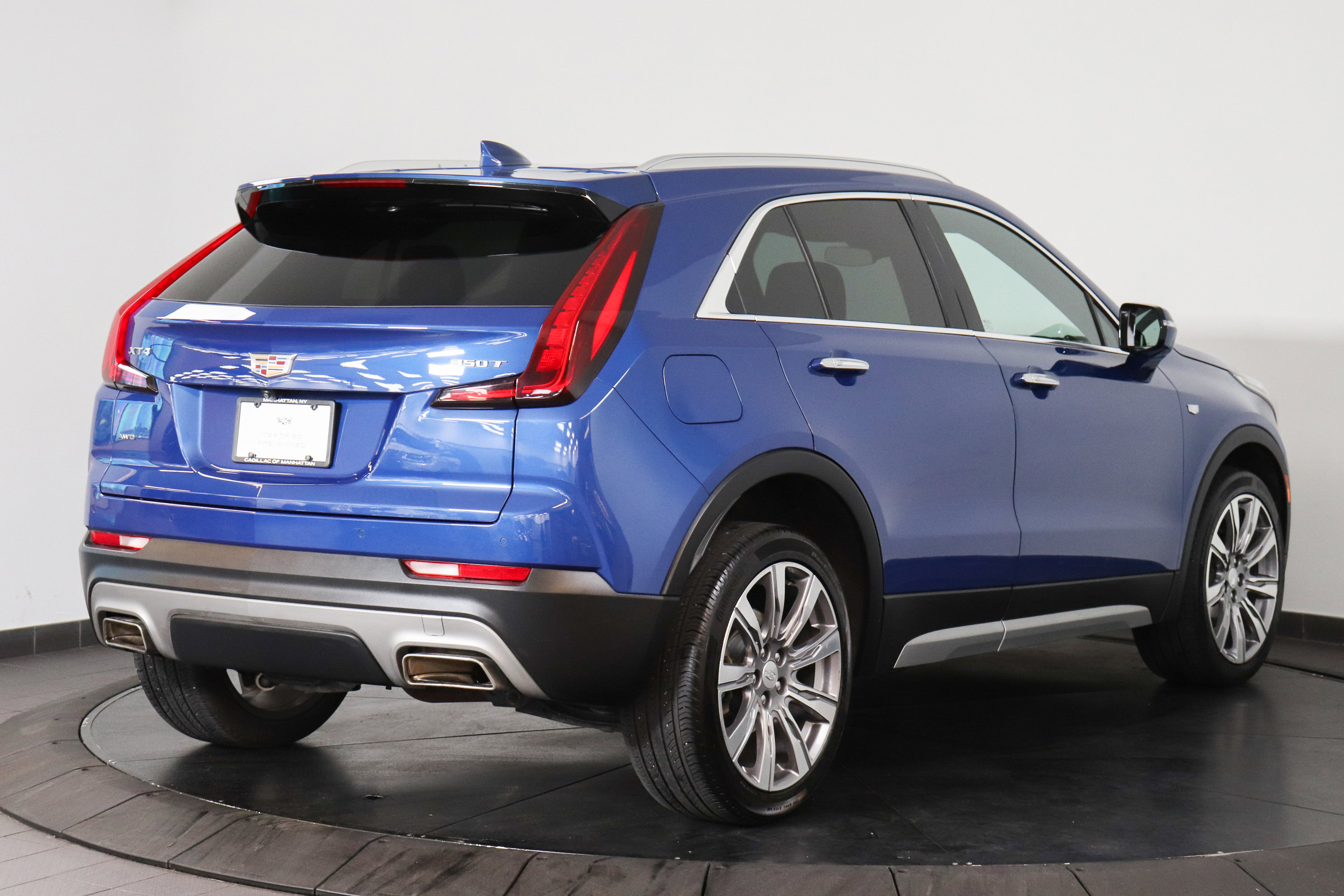 Used 2023 Cadillac XT4 Premium Luxury w/ Driver Assist Package AWD/4WD image 5