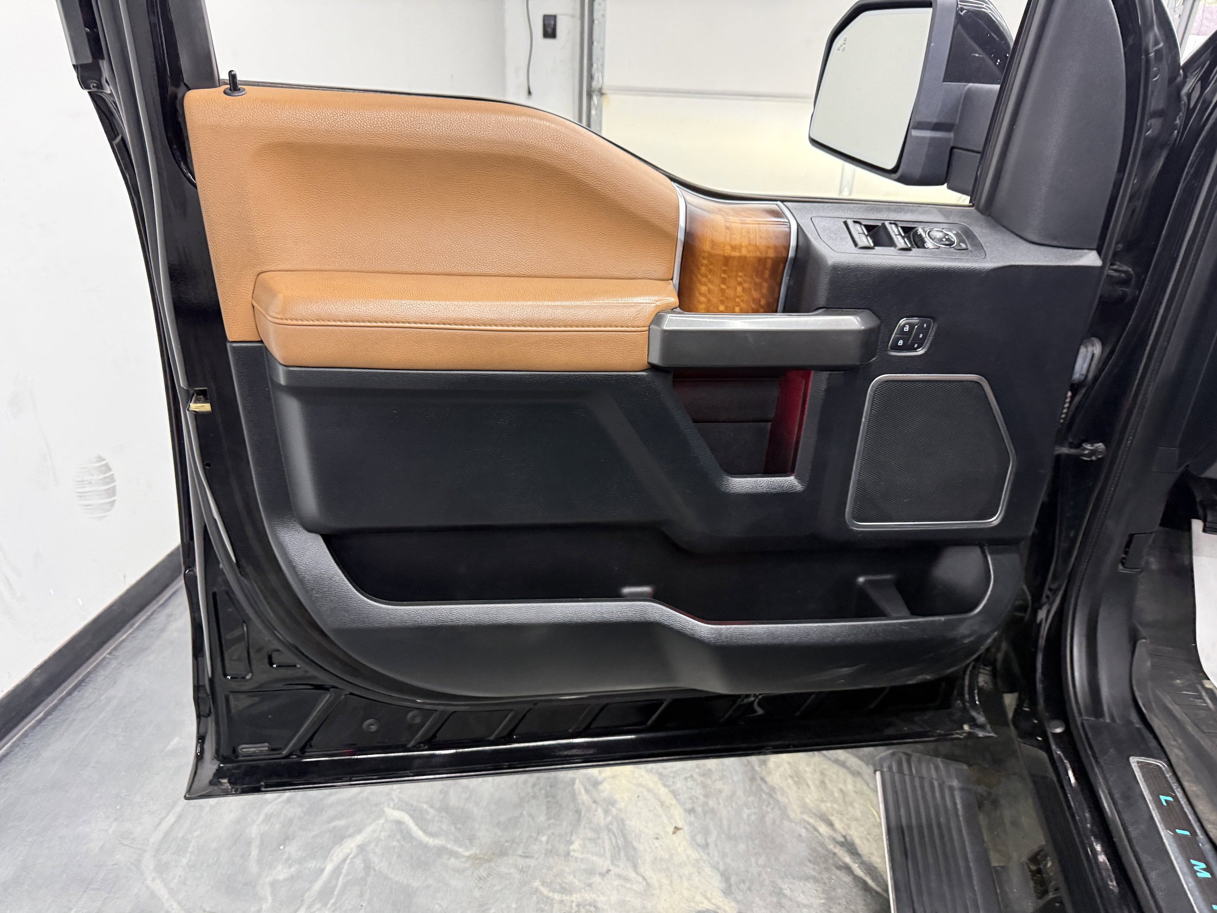 Used 2017 Ford F150 Limited AWD/4WD image 12