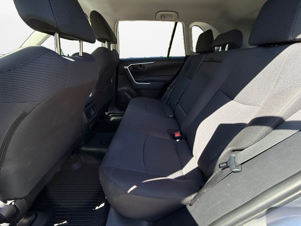 Used 2023 Toyota RAV4 LE AWD/4WD image 16