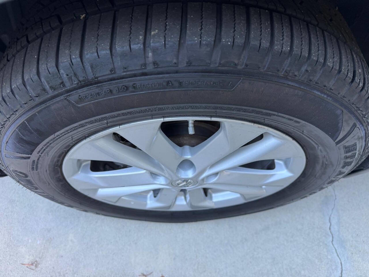 Used 2015 Nissan Rogue SV image 28